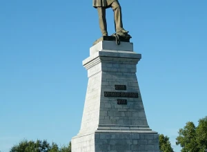 памятник Муравьеву-Амурскому